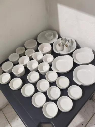 Conjunto de potes , tigelas de porcelana