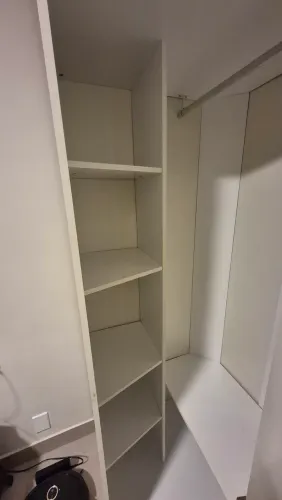 Guarda Roupas de Canto