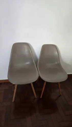 Par de cadeiras eames 