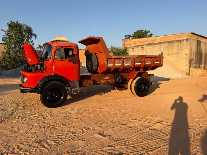 Caminhão Mercedes 1113 Caçamba Toco
