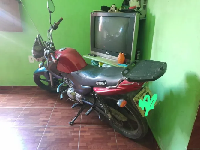 Vendo uma moto Factor 125 vermelha