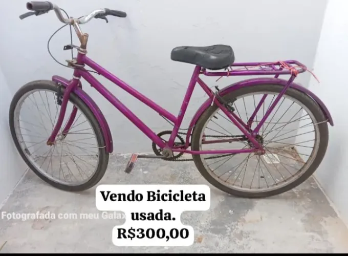 Vendo Bicicleta usada, cor roxa.
