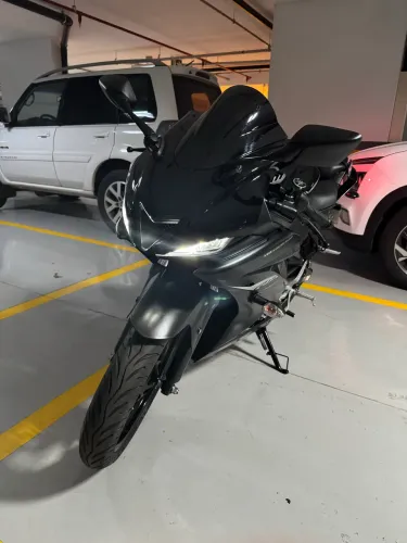 Yamaha YZF R15 2025 somente 5.700km