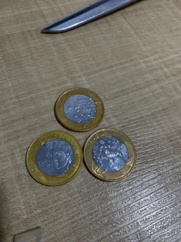 Vende-se lote com 3 moedas raras 