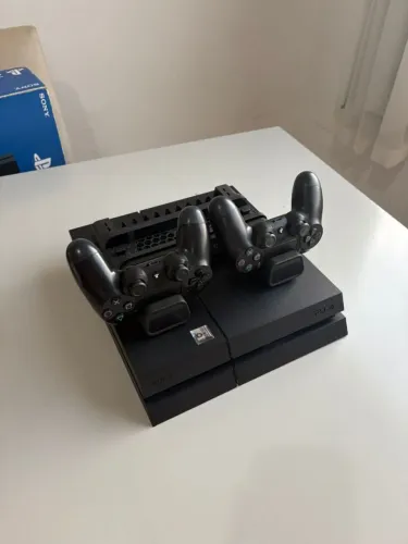 PS4 muito novo, único dono. 