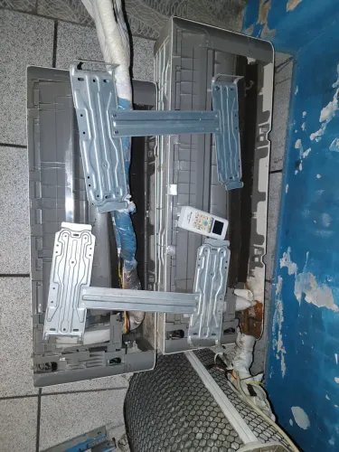 Vendo dois ar condicionado split que necessitam de manutenção.