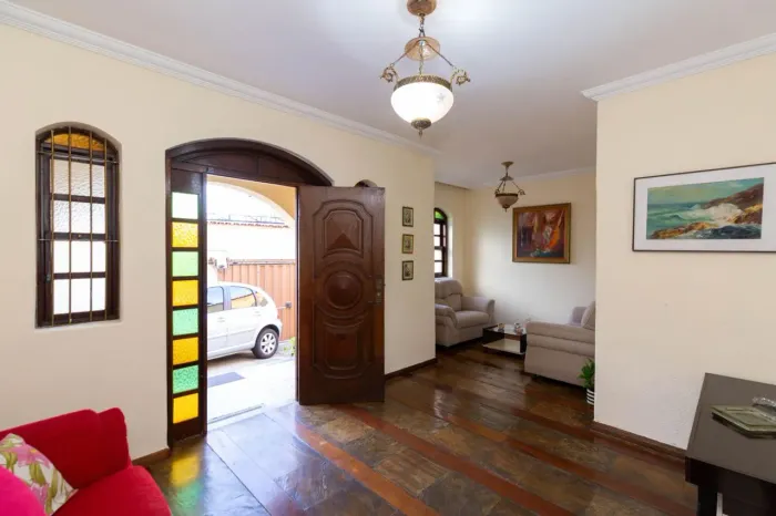 Casa à Venda - Padre Eustáquio, 7 Quartos, 647 m2