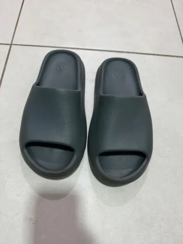 Yeezy slide slate grey