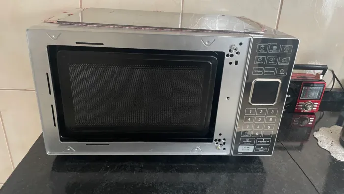 Vende - se microondas Philco 25  litros 