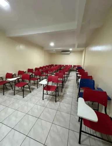Prédio c/ 7 Salas Semi Mobiliada ótimo para Cursos / Clinicas e ADM no Coroado