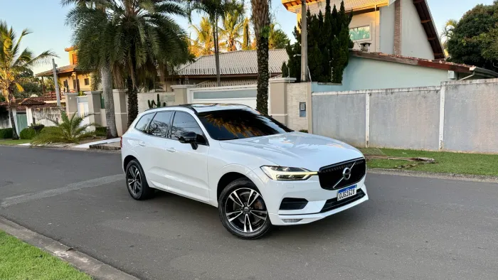 Volvo XC-60 XC 60 D-5 Momentum 2.0 AWD Diesel 5P 2019