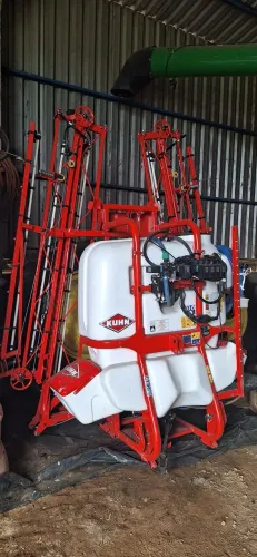 Pulverizador Kuhn 800 litros