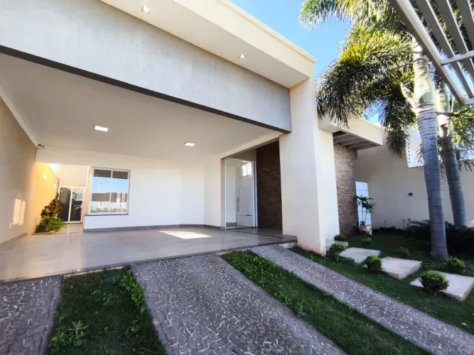 Casa à venda em Rio Verde - GO com churrasqueira, espaço amplo, dois andares, 3 suítes e p
