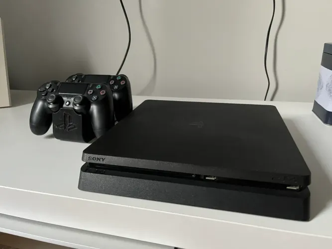 PS4 - PlayStation 4