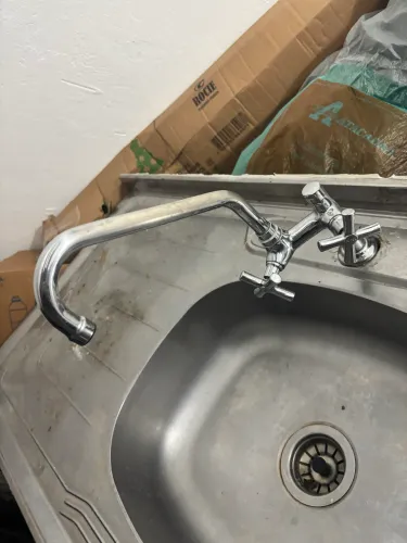 Pia de cozinha inox com torneira inox