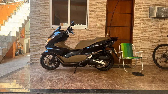 VENDE-SE UMA LINDA HONDA PCX 160 DLX ABS ANO 2025/2025