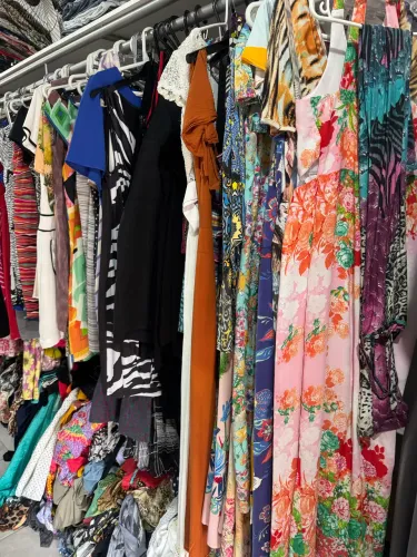 Lote com 50 vestidos sortidos adulto