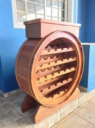 Adega de Vinho em Madeira - Estilo Barril