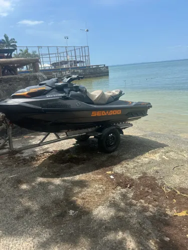 Jet Ski em Sociedade - Sea-Doo GTX 170