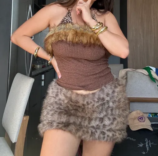 Conjunto Cropped + Saia de Onça de Pele Sintética 