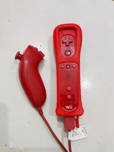 Kit Controle original Nintendo Wii remote vermelho com motion plus, capinha e nunchuk.