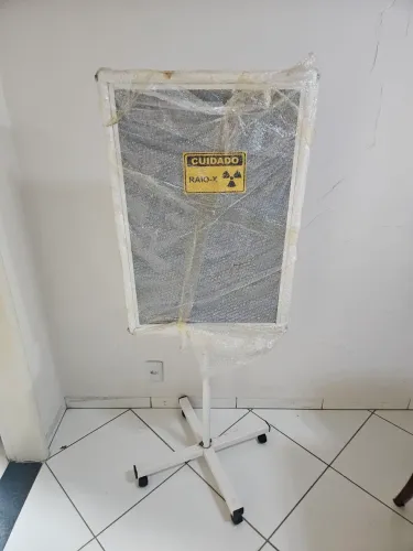 Biombo de chumbo - Para Radiologia Odontológica Mede 76x50 Cm (Usado)