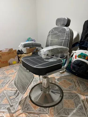 Cadeira de barbearia profissional / nova , nunca usada