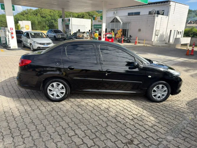 Peugeot 207 Sedan Passion XR 1.4 Flex 8V 4P 2013