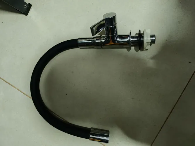 Vendo torneira flexível de inox