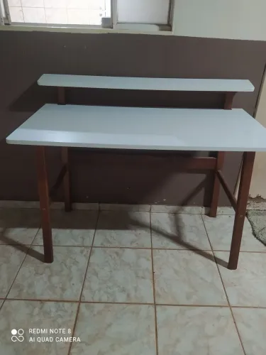 MESA DE ESTUDO (USADO EM BOM ESTADO)