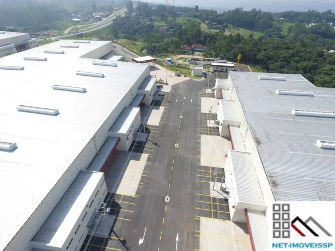 GALPÃO LOGÍSTICO RAPOSO | 1.300,32m² | 6 VAGAS. LOCALIZAÇÃO ESTRATÉGICA E SEGURANÇA PARA E