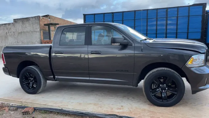 Ram Classic Laramie 5.7 V8 16V Gasolina 4X4 Aut. 2023