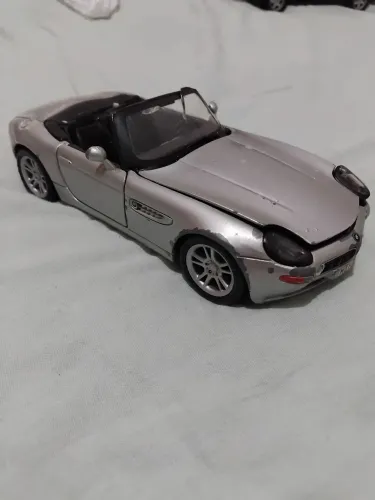 Miniatura BMW Z8 conversivel modelo antigo