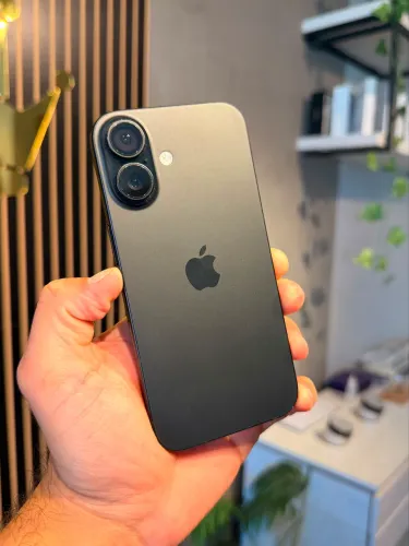 iPhone 16