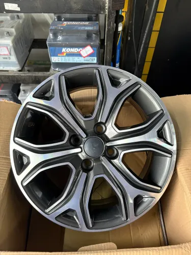 Roda Fiat Strada aro 15.