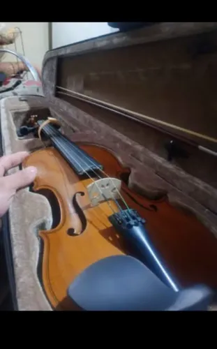 Violino completo com arco e case - ótimo estado, pronto pra tocar