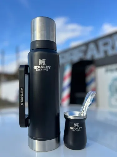 Garrafa térmica Stanley com cuia