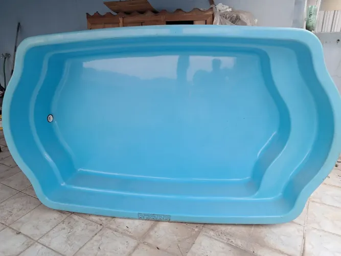 Piscina em fibra de vidro 2.500 litros