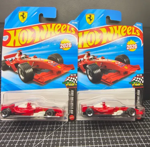 Lote 2 Hot Wheels Ferrari F2004 Fórmula 1 - 2026 Lacrados