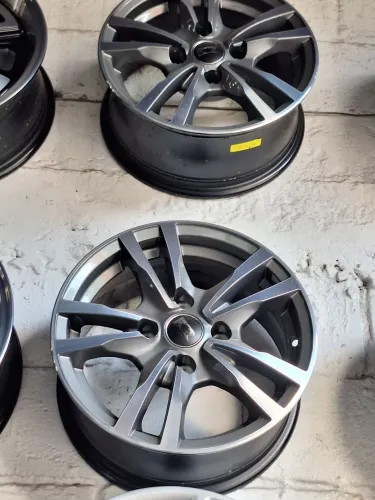 Rodas aro 14 Ford novas dá KR 1.950 