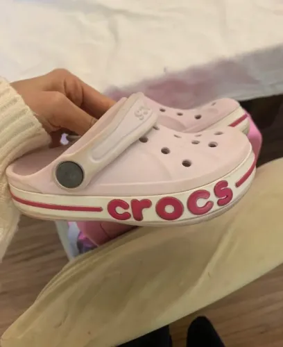 Crocs c8 rosa tamanho 24/25