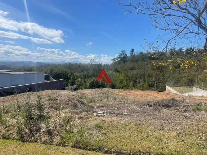Terreno à Venda no Condomínio Lago Dourado - Jacareí - 1.057m²