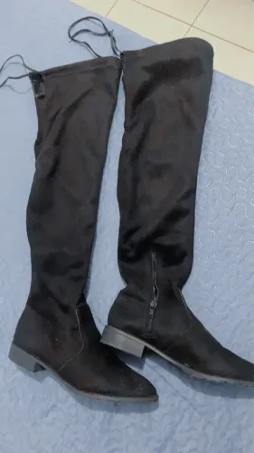 Vende -se bota no precinho de estudante motivo não dar mais no meu pé