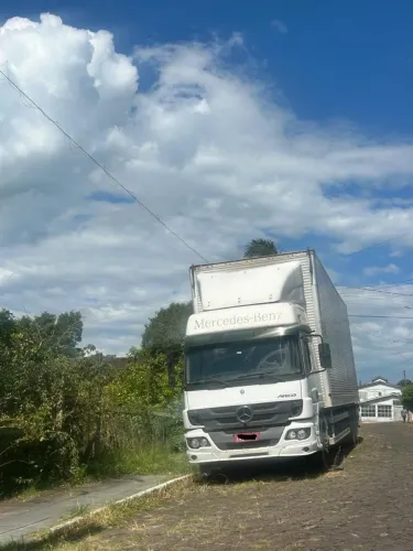 Caminhão Mercedes