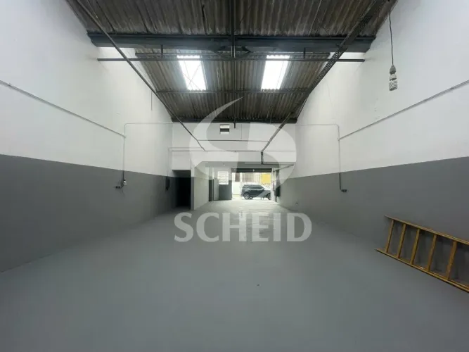 Galpão a venda de 360,00m² útil, com 6 vagas no Vila Mira