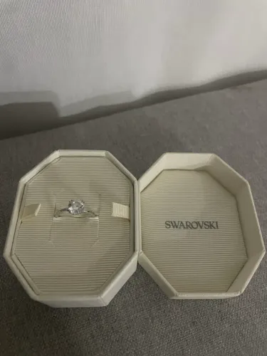 Anel solitário Swarovski- dedo anelar T.15