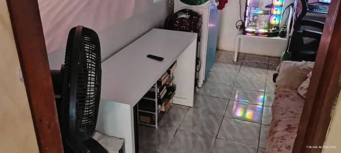 Mesa cor Branca para computador medida em 75 x 130 x 45