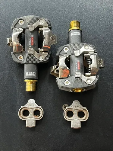 Pedal clip Look Carbon TI