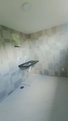 Alugo apartamento de um quarto.