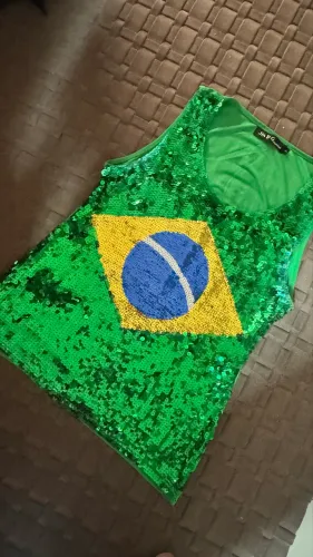 Blusa do Brasil com lantejoulas chiquissima